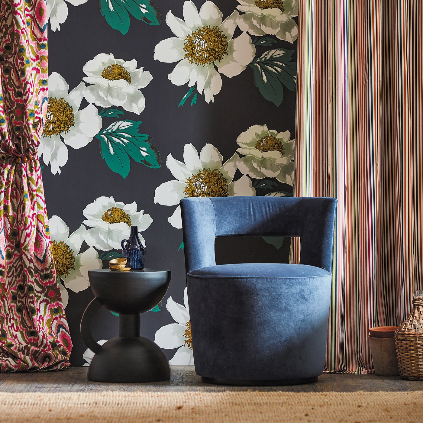 Paeonia Wallpaper - Black Earth/Fig Leaf/ Gold - Harlequin - HQN2112841 - Morris Wallpaper