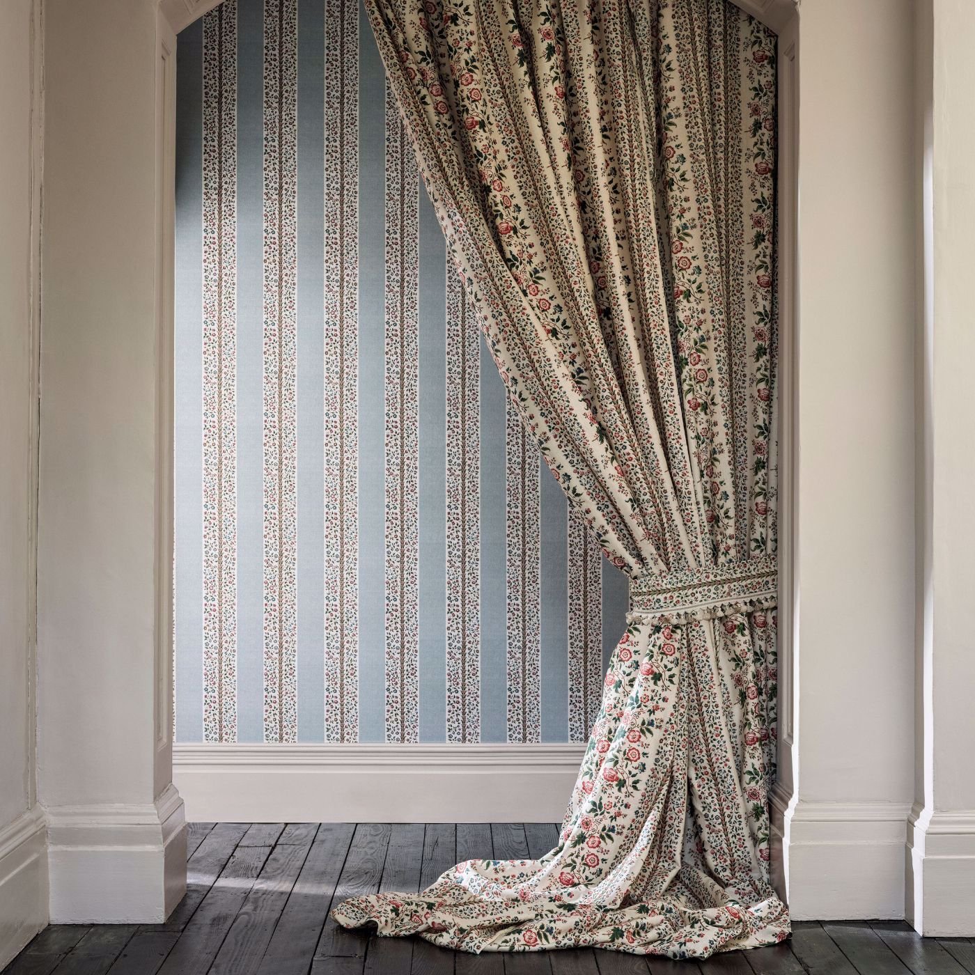 Pergola Stripe Wallpaper - Rose Chintz - Sanderson - DHIP217485 - Morris Wallpaper