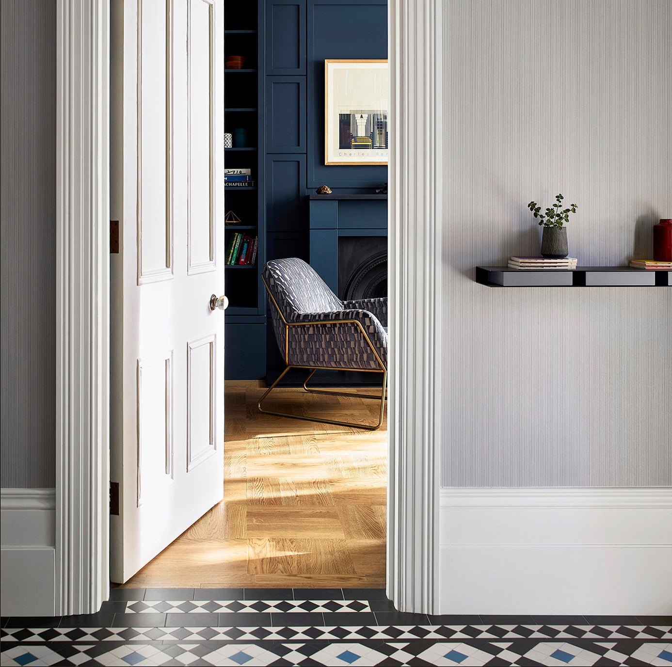 Perpetua Wallpaper - Breeze - Harlequin - HTWW112121 - Morris Wallpaper