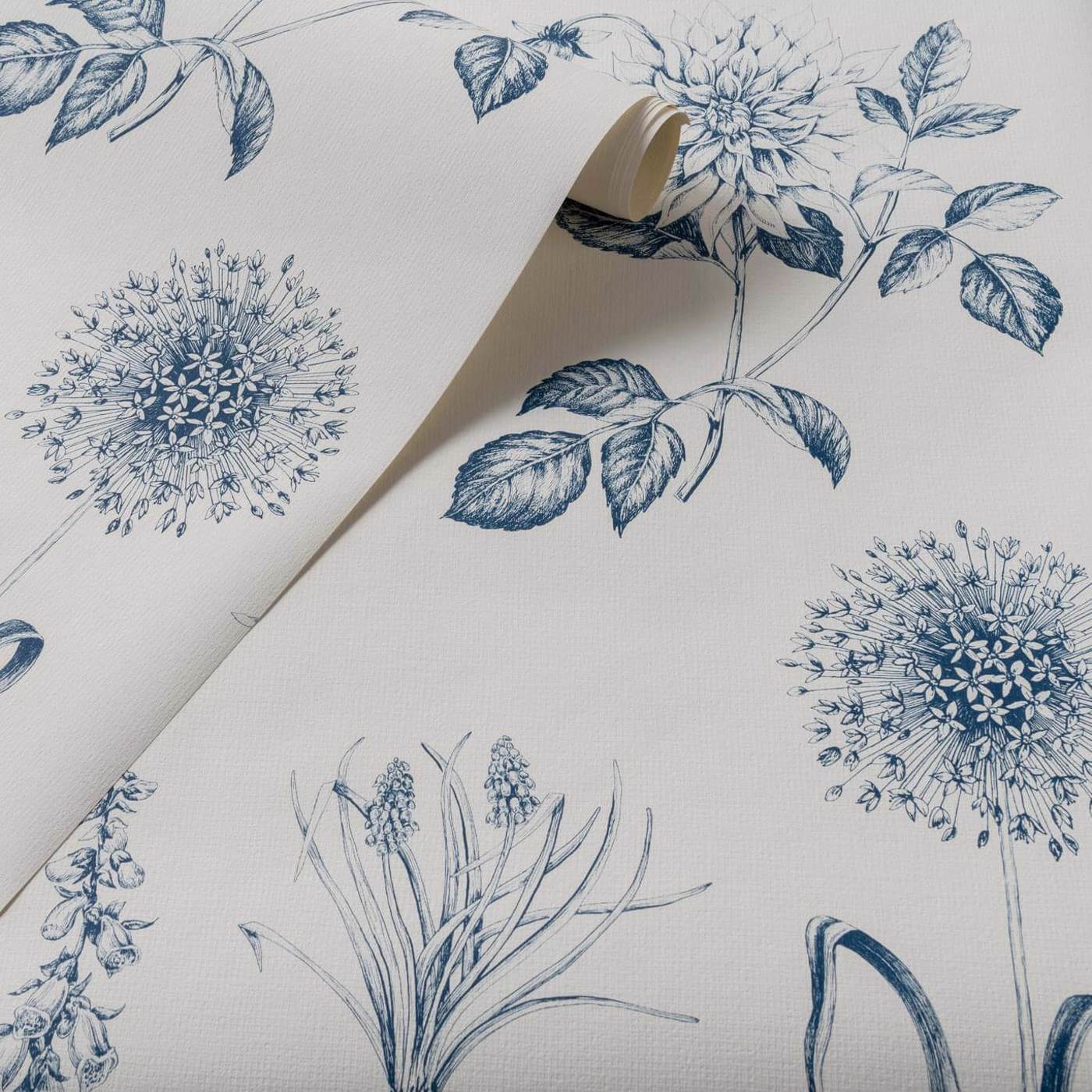 Roseraie Wallpaper - Midnight - Clarke & Clarke - W0197/03 - Morris Wallpaper