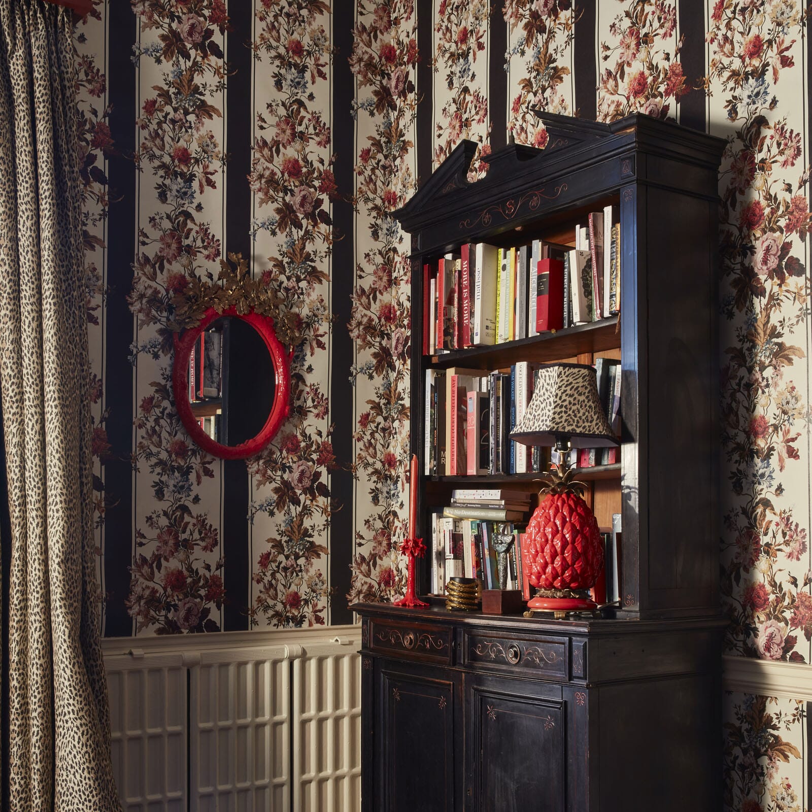 Rosetta Garland Wallpaper - Noir - House of Hackney - 1-WA-ROG-DI-NOI-XXX - Morris Wallpaper