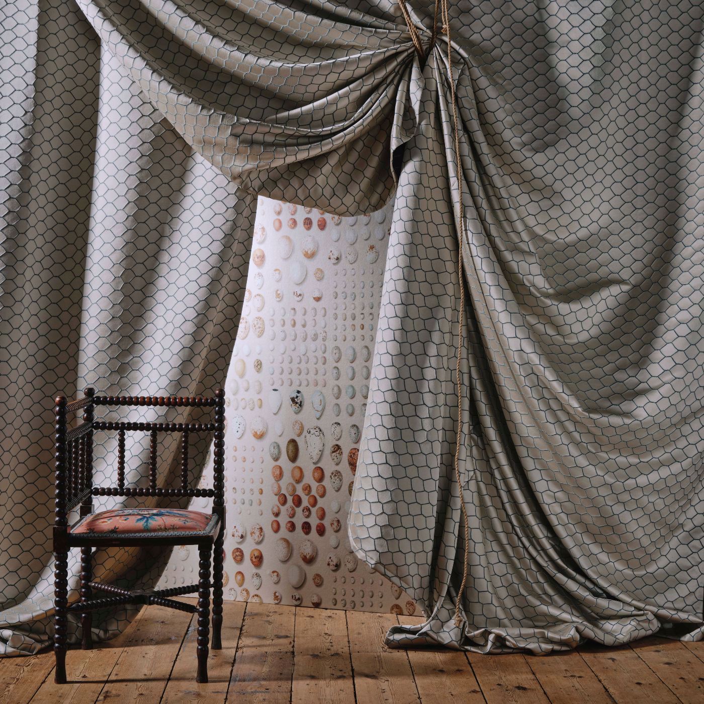 Sanderson - Bantam Net Woad Fabric - DGDF237381 - Morris Wallpaper