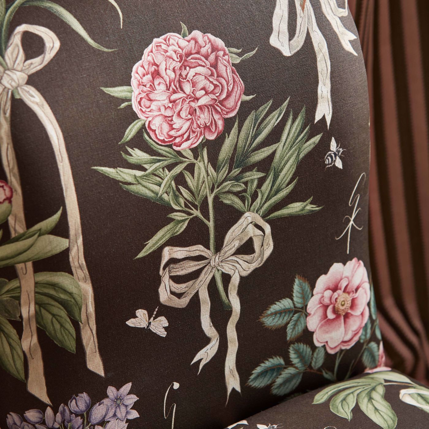 Sanderson - Cupid's Beau Quince/Chalk Fabric - DGDF227184 - Morris Wallpaper