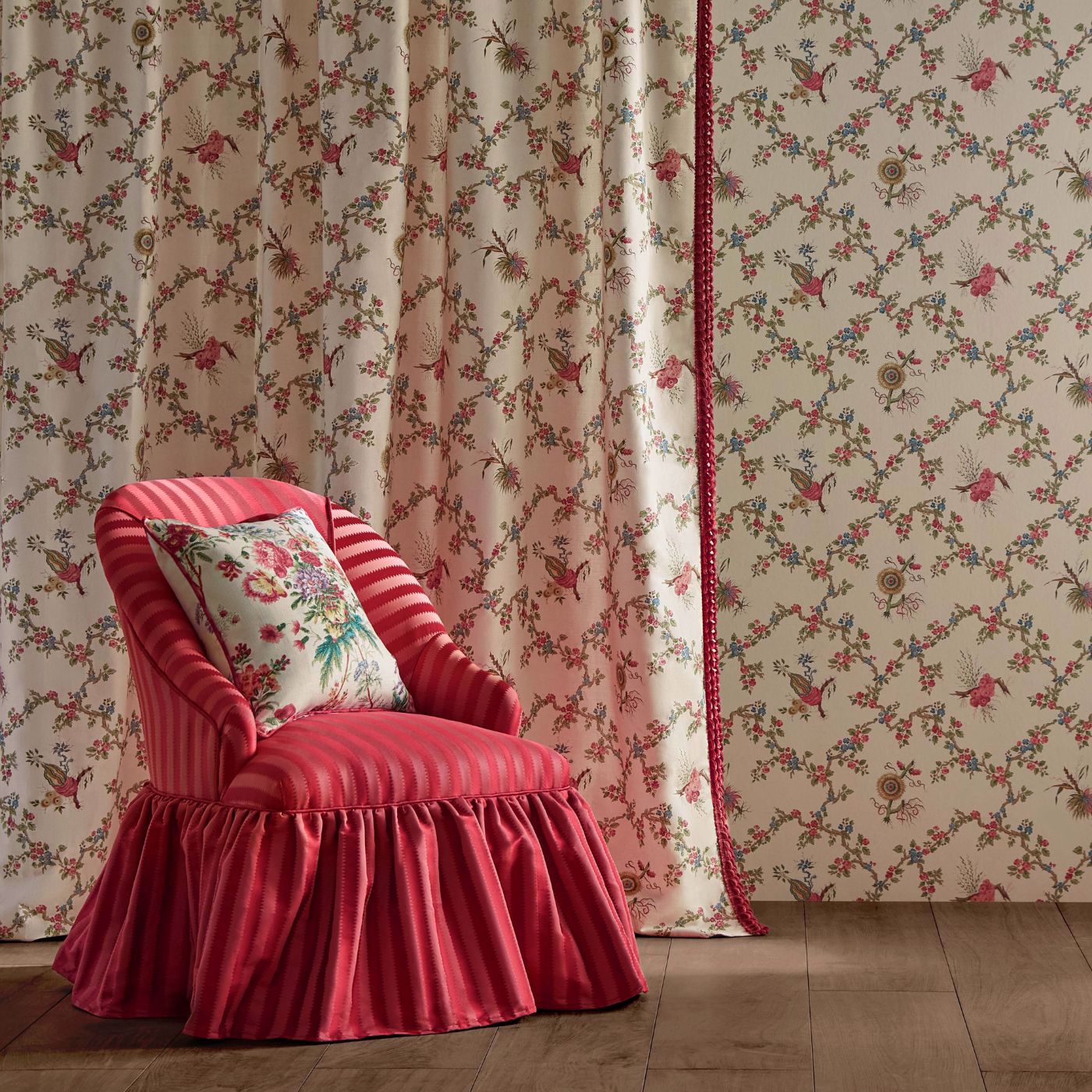 Sanderson - Lakeland Paradis Poppinjay/Lion Fabric - DGDF227172 - Morris Wallpaper