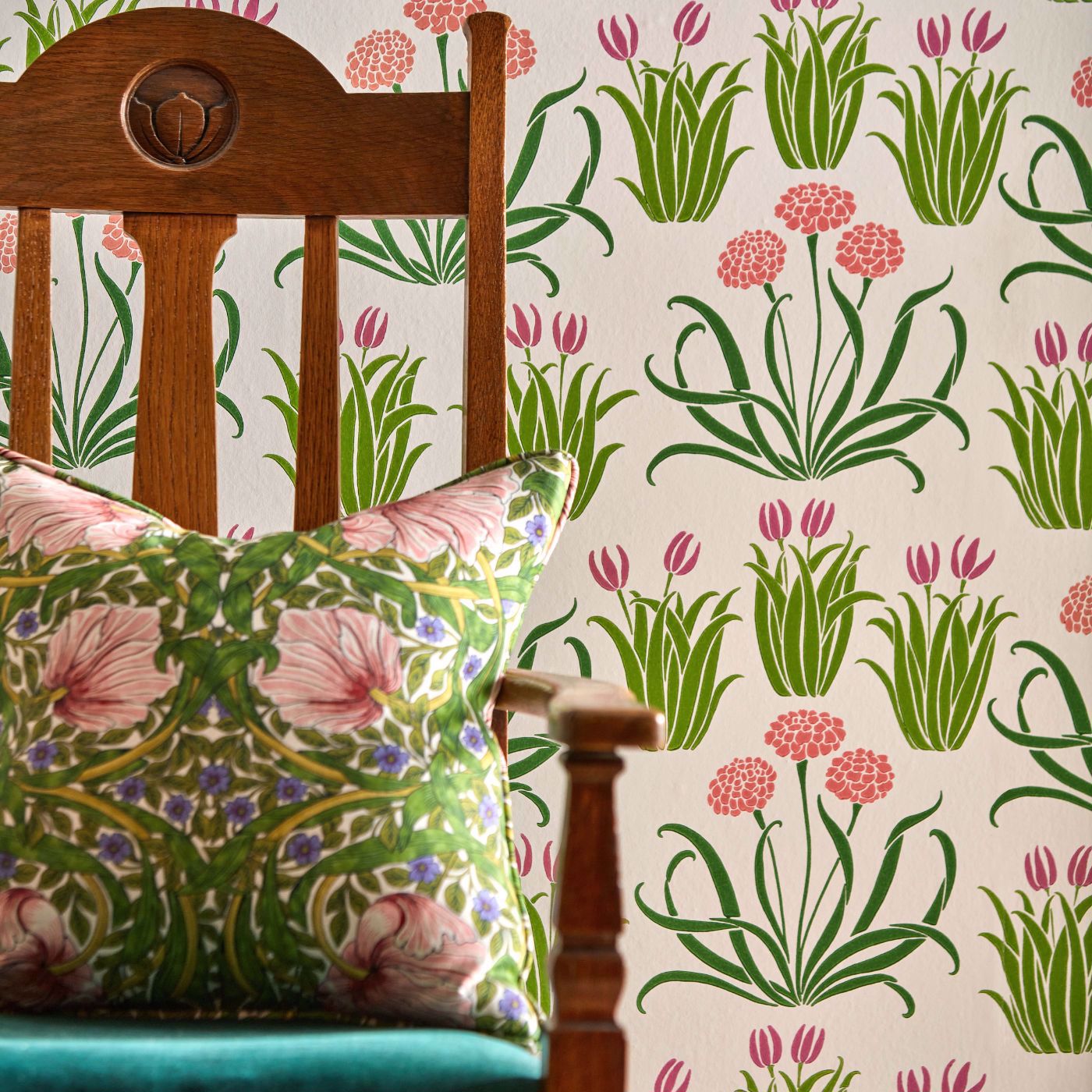 Sanderson - Pimpernel Sap Green/Strawberry Fabric - MVOF227214 - Morris Wallpaper