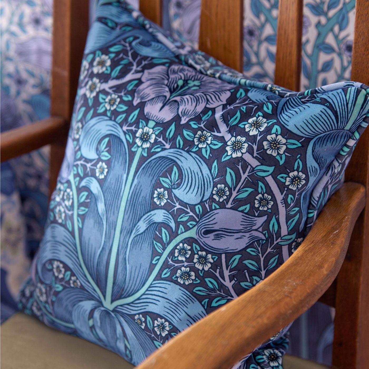 Sanderson - Spring Thicket Midnight/Lilac Fabric - MVOF227206 - Morris Wallpaper