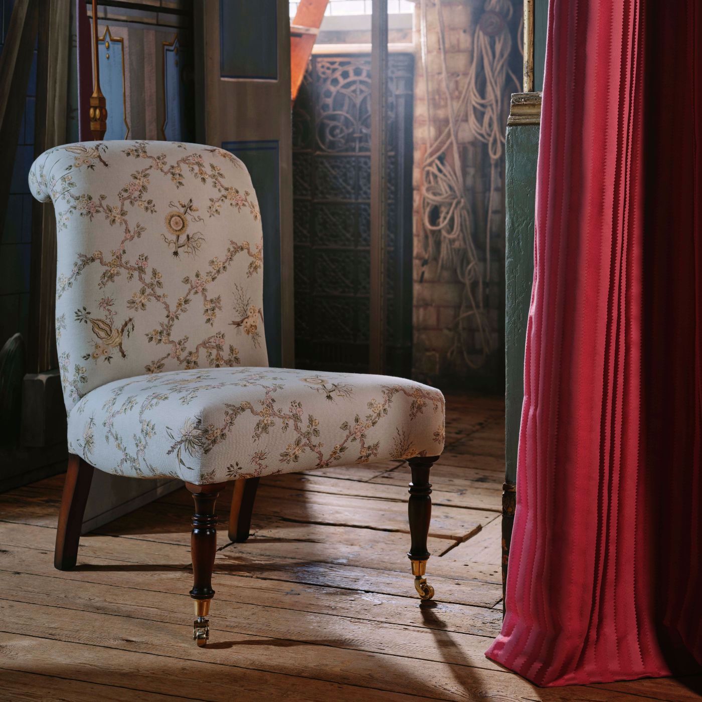 Sanderson - Trelliage Aphrodite/Blush Fabric - DGDF227178 - Morris Wallpaper