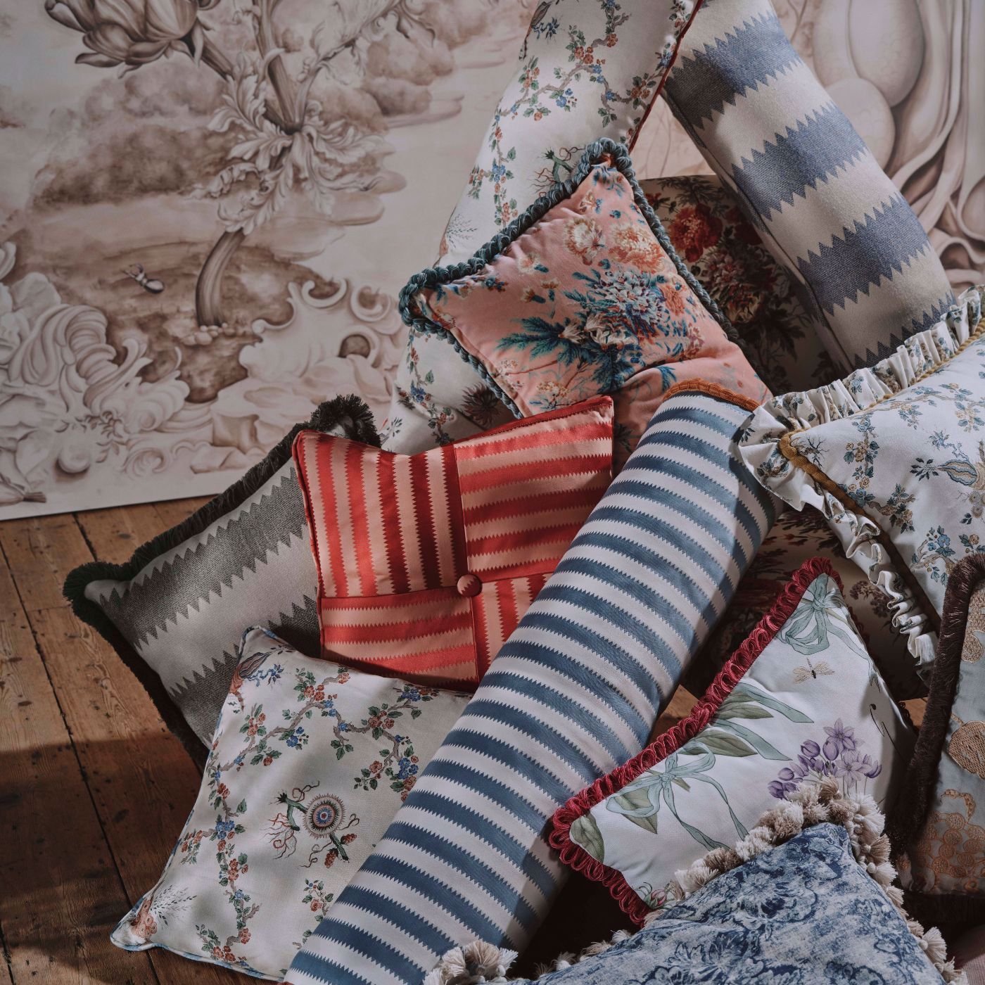 Sanderson - Trelliage Chamomile/Chalk Fabric - DGDF227177 - Morris Wallpaper