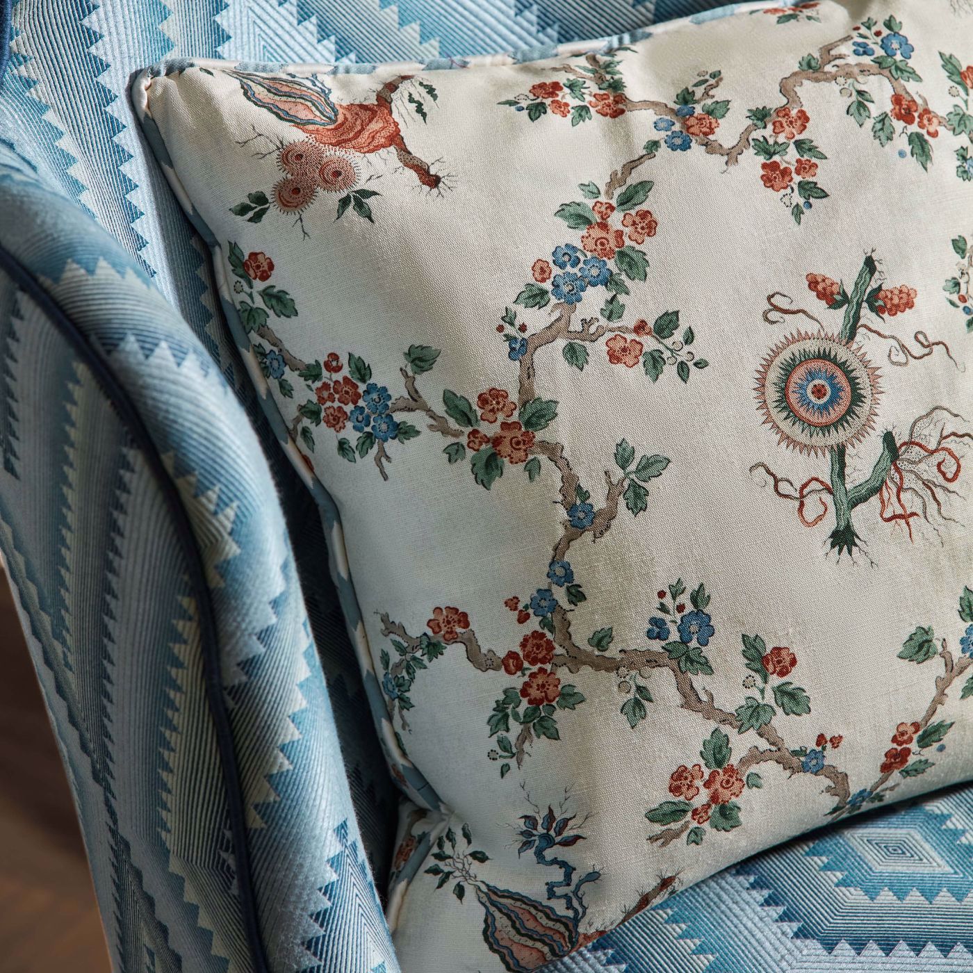 Sanderson - Trelliage Sandstone/Woad Fabric - DGDF227180 - Morris Wallpaper