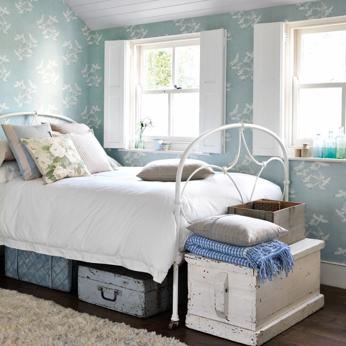 Seagulls Wallpaper - Blue - Sanderson - DVIN214585 - Morris Wallpaper
