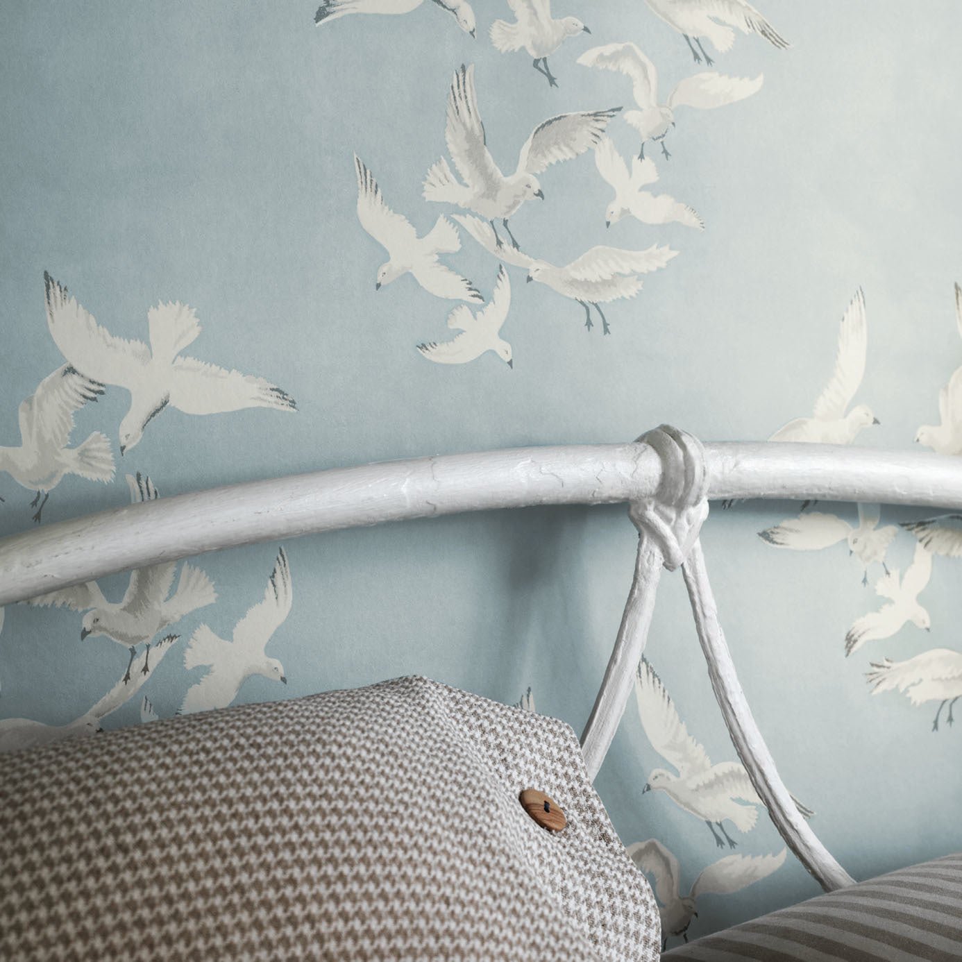 Seagulls Wallpaper - Eau De Nil - Sanderson - DVIN214586 - Morris Wallpaper