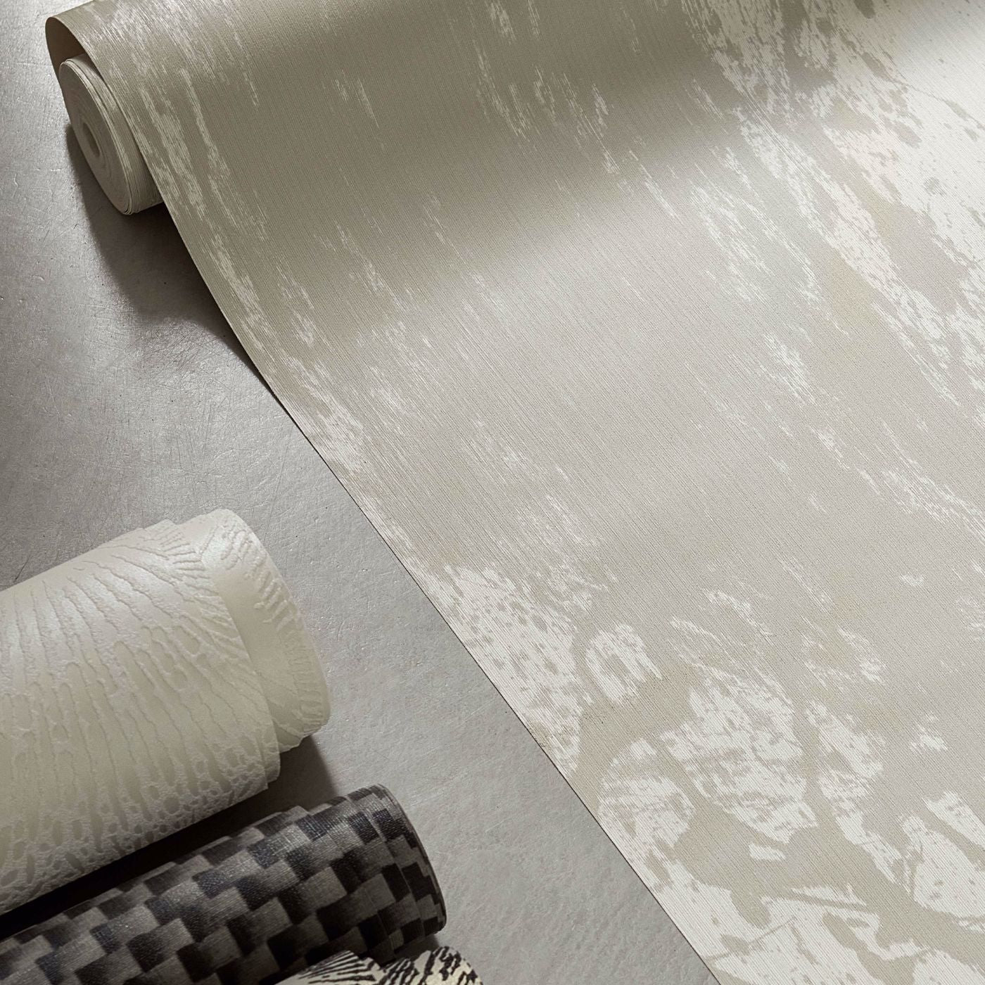 Shore Wallpaper - Alabaster - Harlequin - EREE110795 - Morris Wallpaper