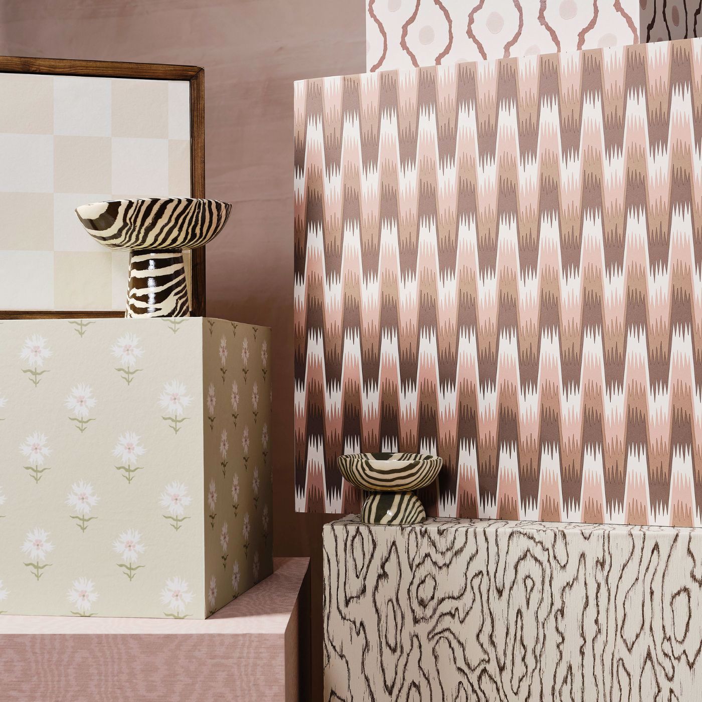 Southborough Wallpaper - Chocolate - Harlequin - HHHW113153 - Morris Wallpaper