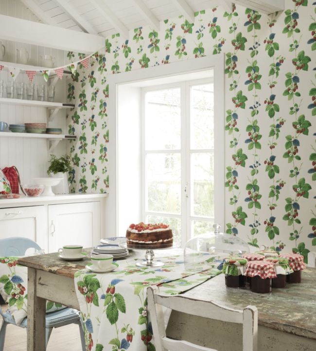 Summer Strawberries Wallpaper - Strawberry/Leaf - DVIN214592 - Sanderson - Morris Wallpaper