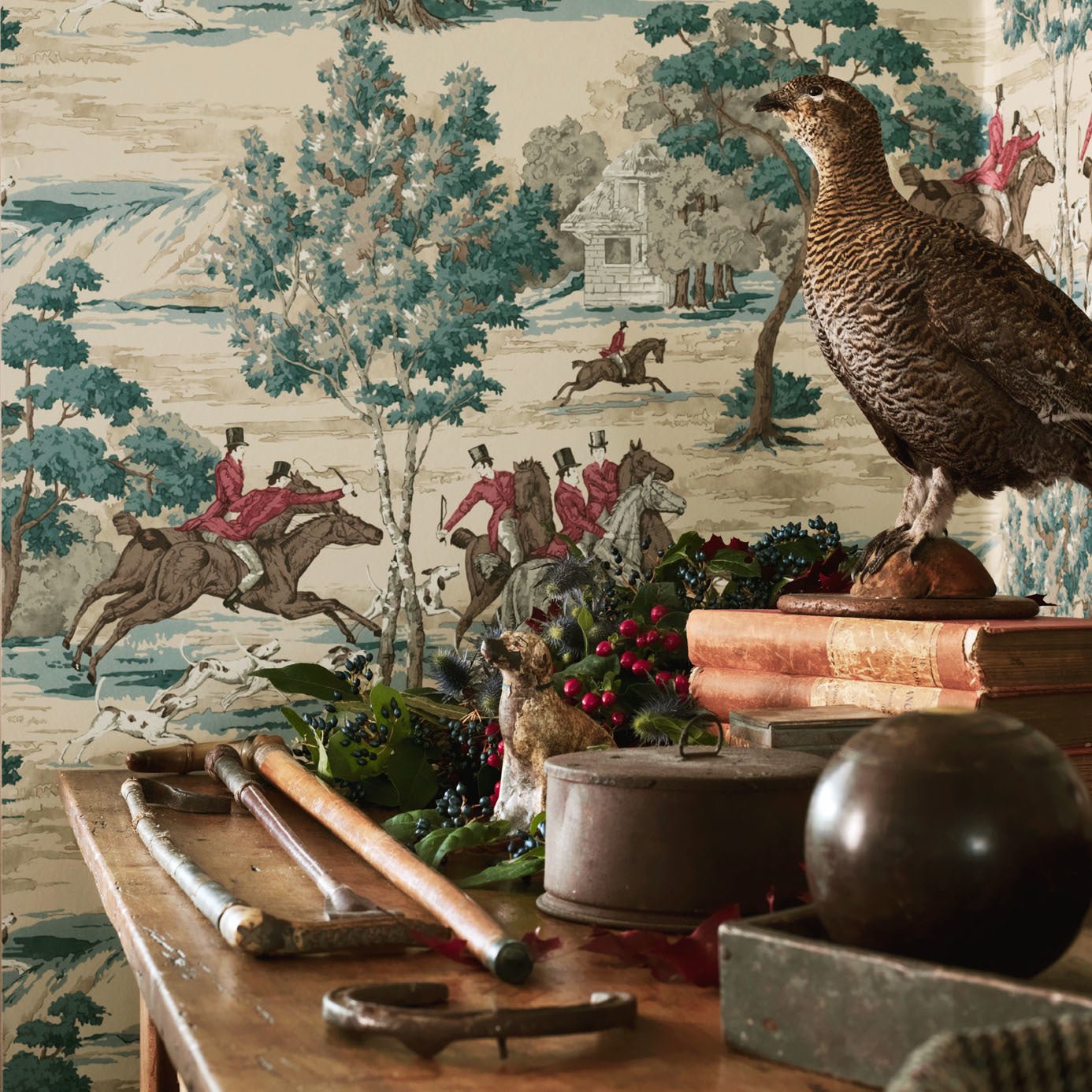 Tally Ho Wallpaper - Evergreen/Crimson - Sanderson - DVIN214598 - Morris Wallpaper