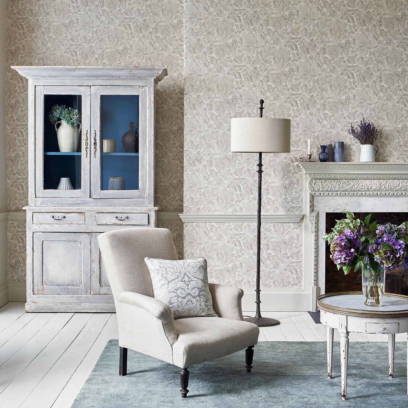 Thackeray Wallpaper - Ivory - Sanderson - DDAM216415 - Morris Wallpaper
