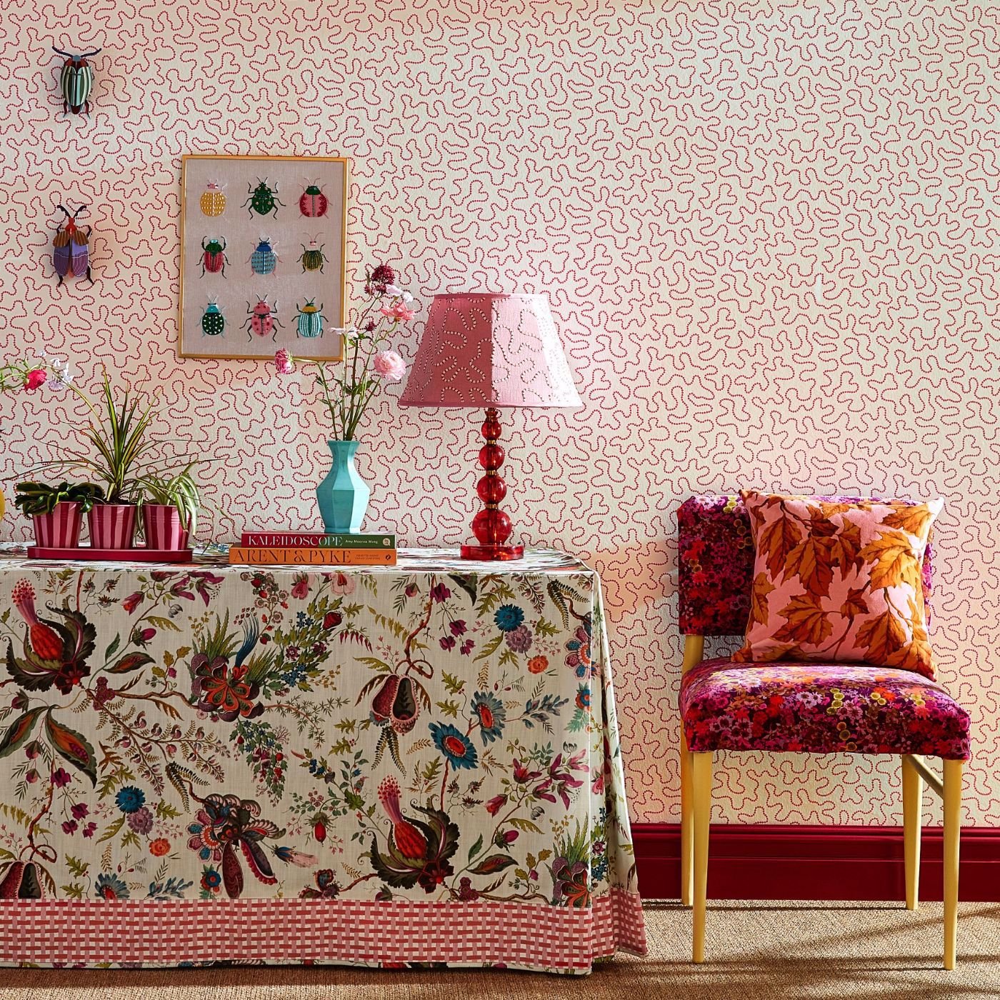 Wiggle Wallpaper - Carnelian/Rose Quartz - Harlequin - HSRW113062 - Morris Wallpaper