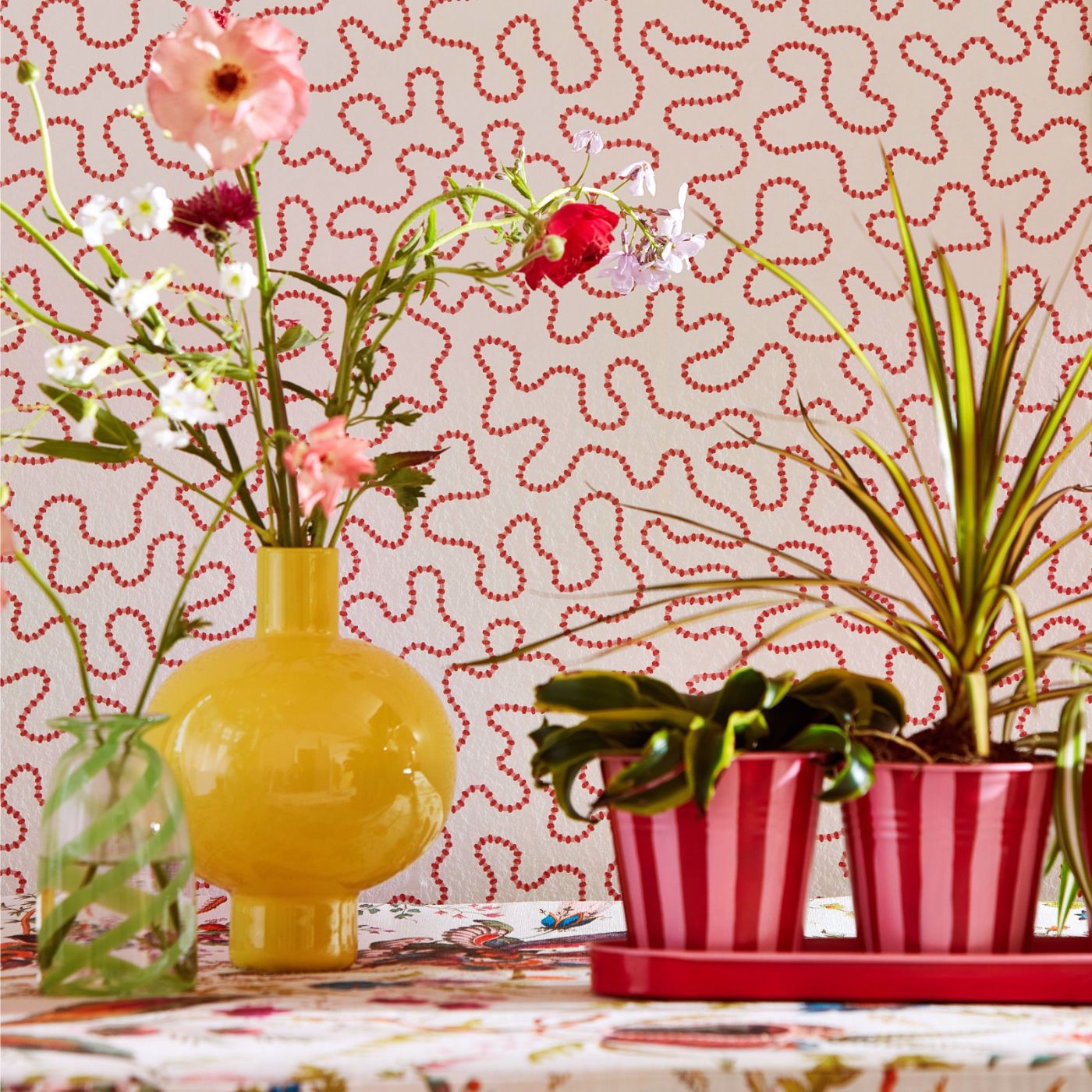 Wiggle Wallpaper - Carnelian/Rose Quartz - Harlequin - HSRW113062 - Morris Wallpaper