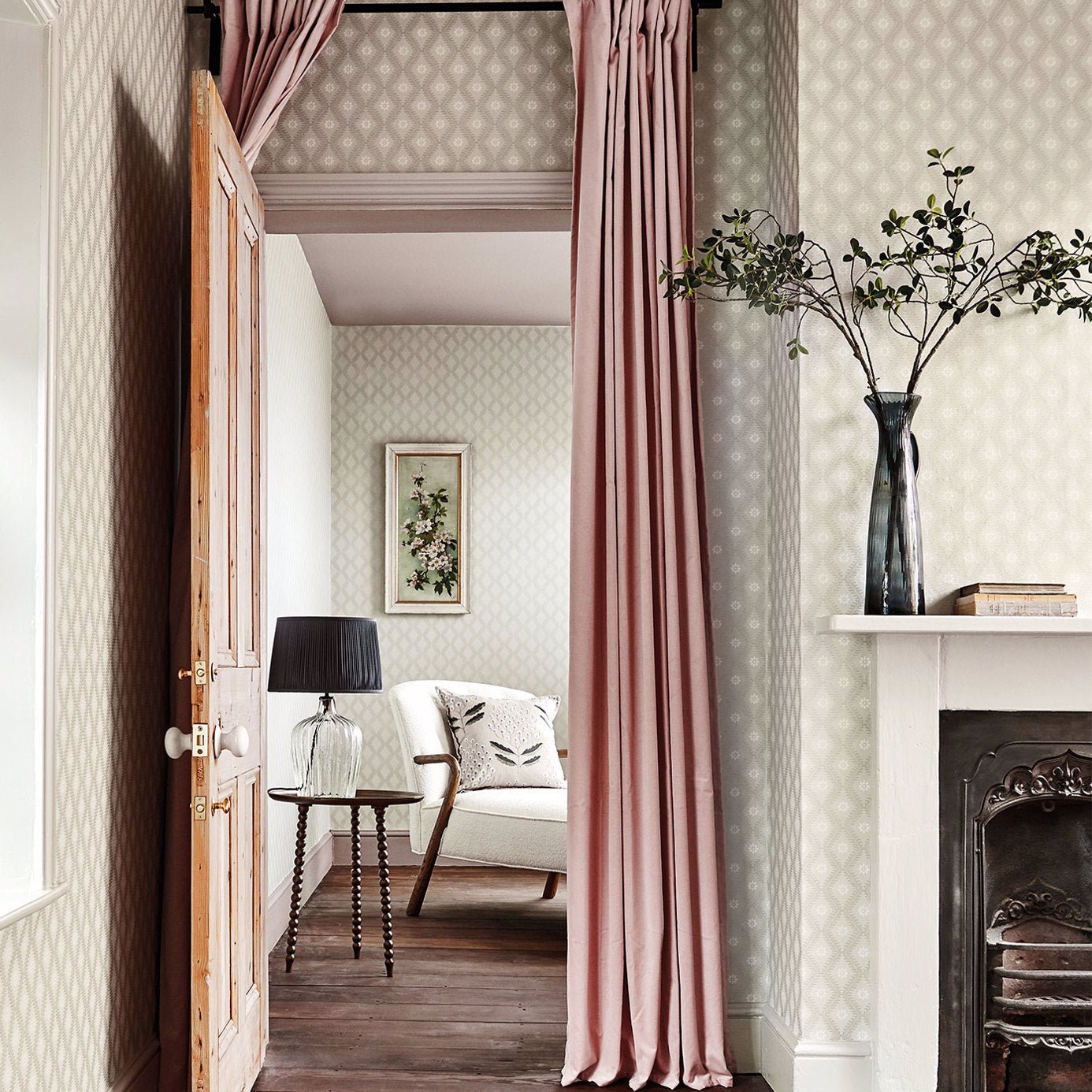 Witney Daisy Wallpaper - Birch - Sanderson - DLMW216874 - Morris Wallpaper