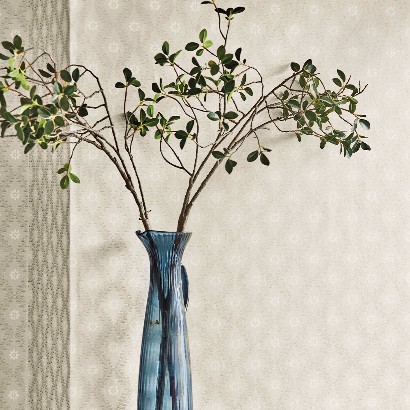Witney Daisy Wallpaper - Linen - Sanderson - DLMW216875 - Morris Wallpaper