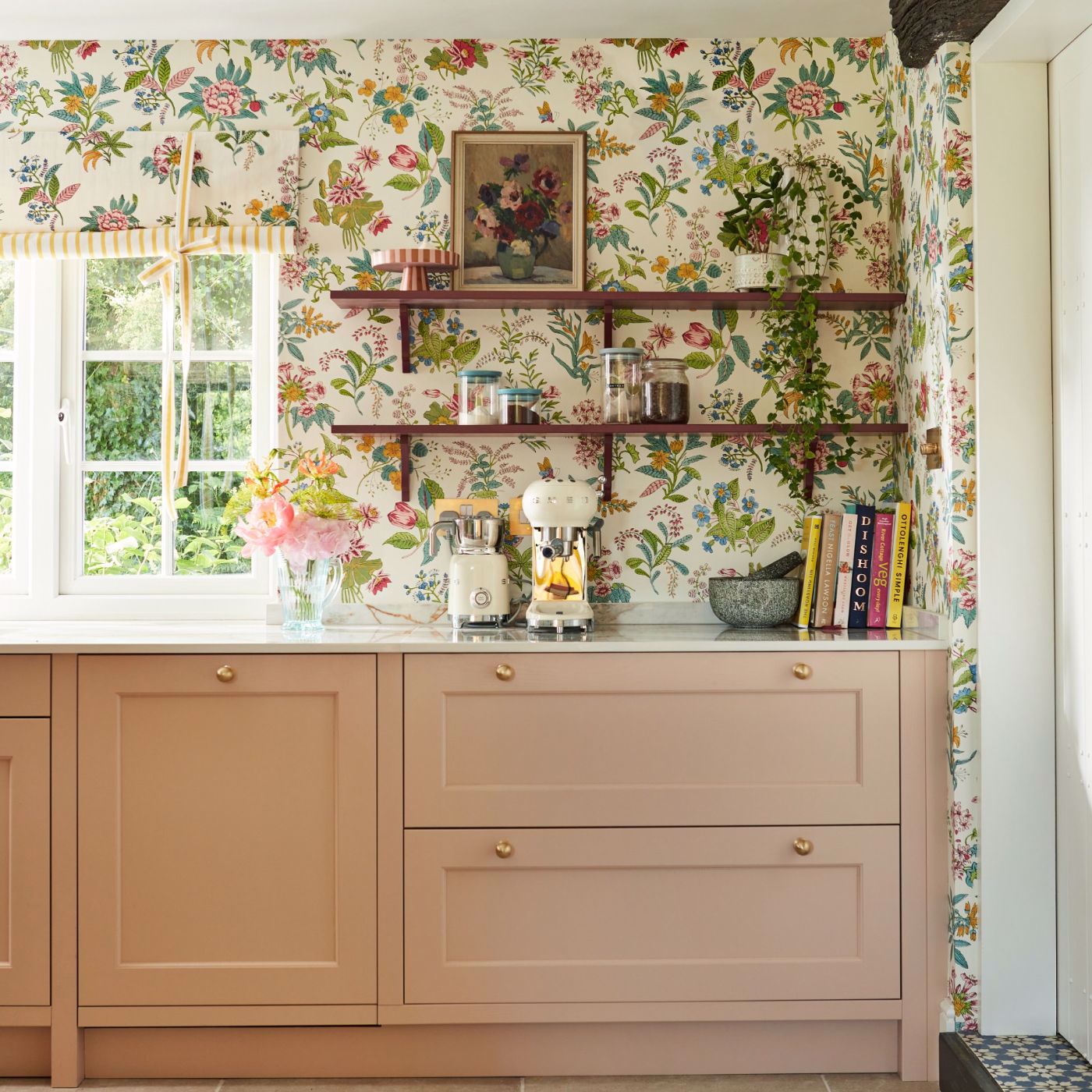 Woodland Floral Wallpaper - Peridot/Ruby/Pearl - HSRW113057 - Harlequin - Sophie Robinson - Morris Wallpaper